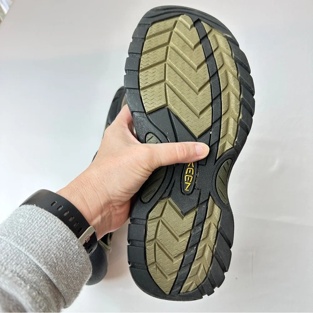 Keen‎ Hybrid Hiking  Sandals in Olive and Beige.